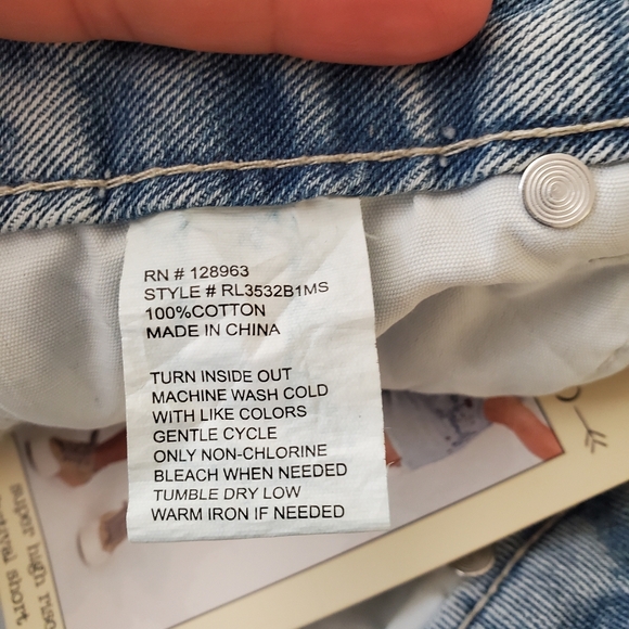 NWT BAN-JARA Denim High Rise Floral Embroidery Shorts Raw Hem Light Wash Size 27 - Picture 3 of 9